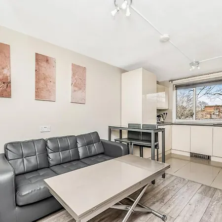 Pass The Keys Modern Apartment By Whitechapel Hospital